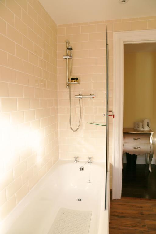 Number 8 The Townhouse Hotel Londonderry Room photo