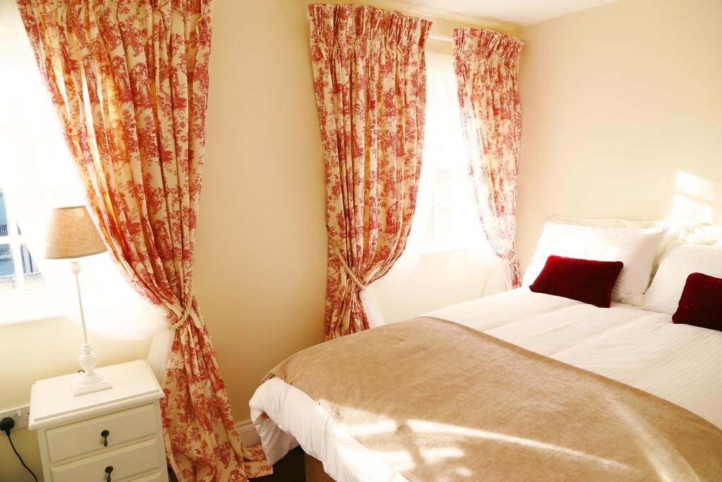 Number 8 The Townhouse Hotel Londonderry Room photo