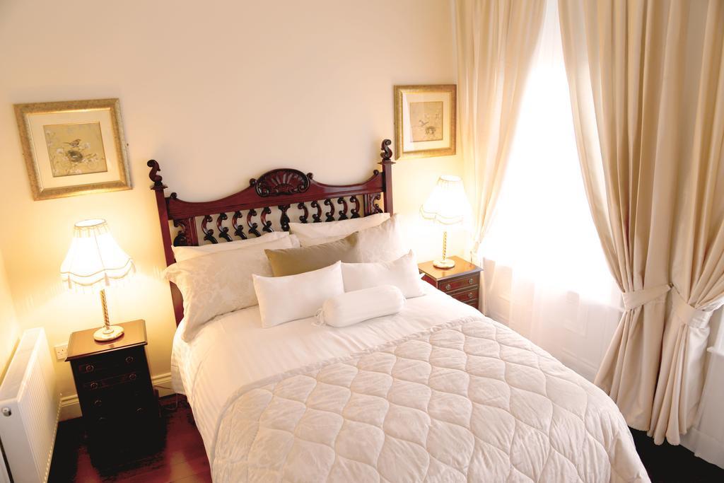 Number 8 The Townhouse Hotel Londonderry Room photo