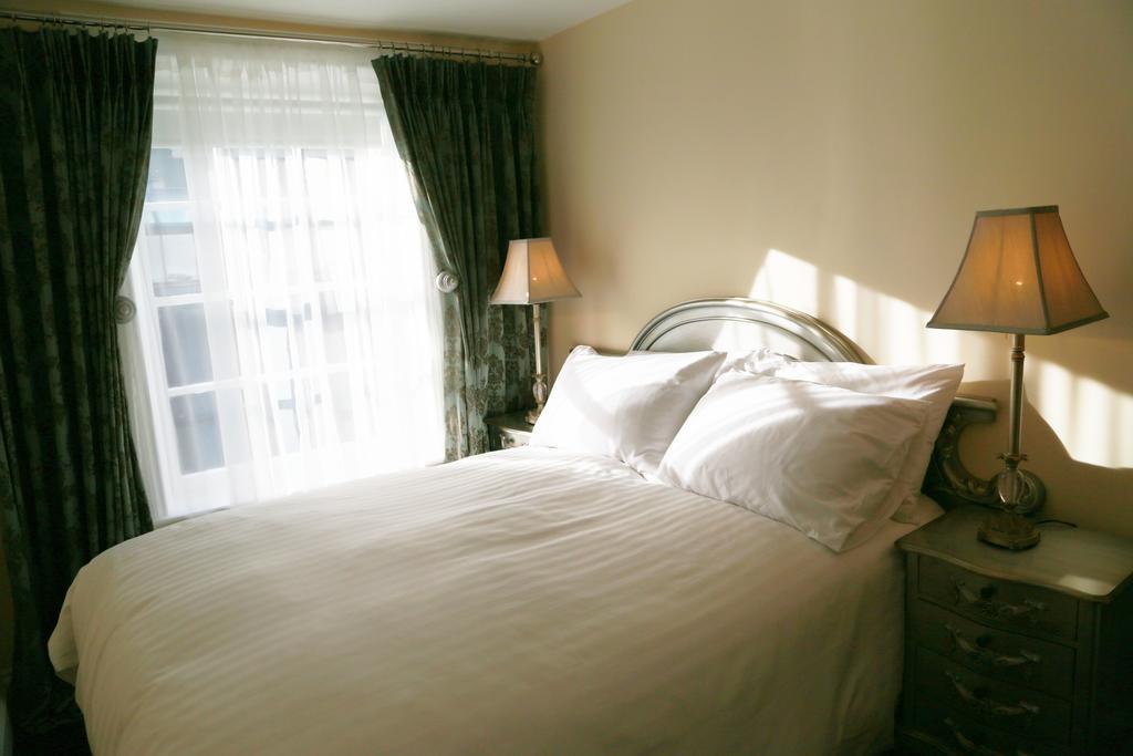 Number 8 The Townhouse Hotel Londonderry Room photo