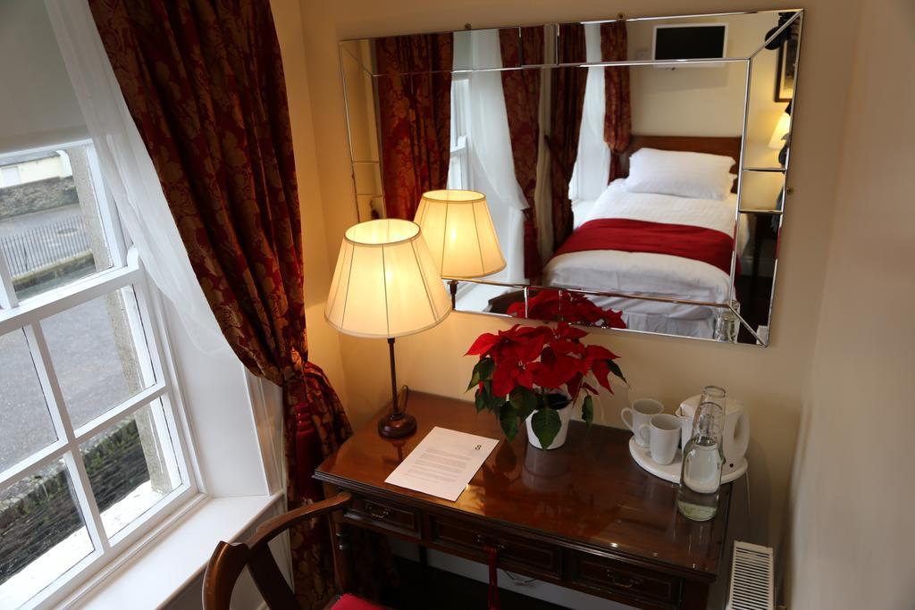Number 8 The Townhouse Hotel Londonderry Room photo