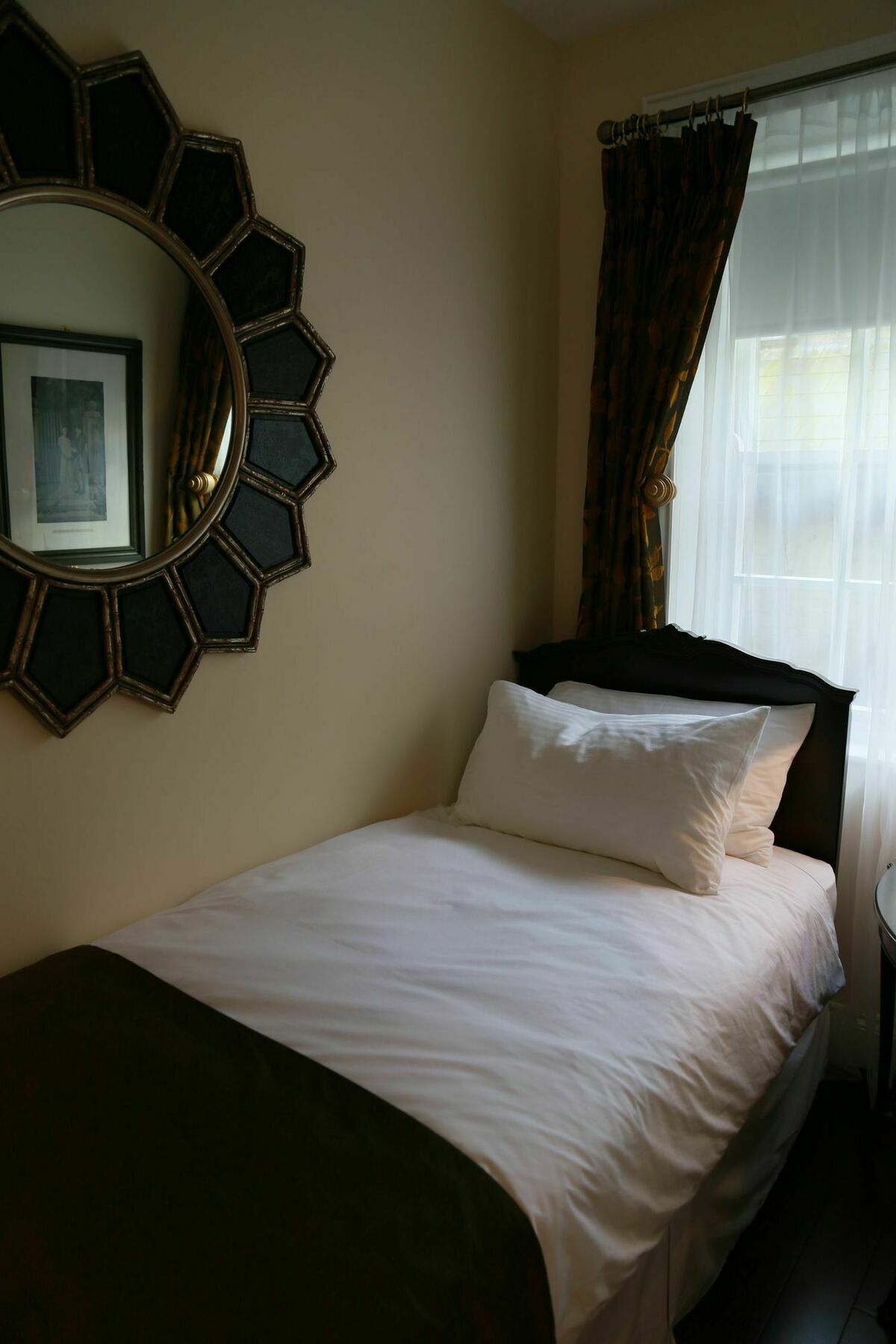 Number 8 The Townhouse Hotel Londonderry Exterior photo
